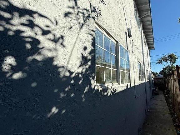 4th image of 219 Barrett Ave