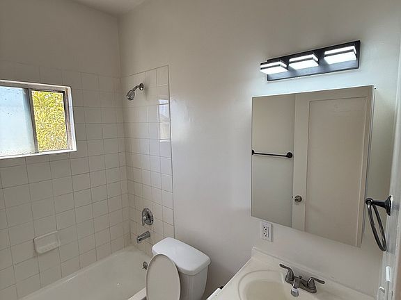 2nd image of 4367 Oakwood Ave APT 201