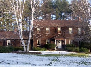 89 Gravesleigh Ter, Pittsfield, MA 01201