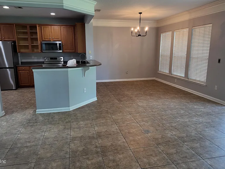 11015 Castlemain Cir E — Photo 8