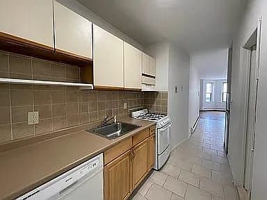 5th image of 3027 Kennedy Blvd #34