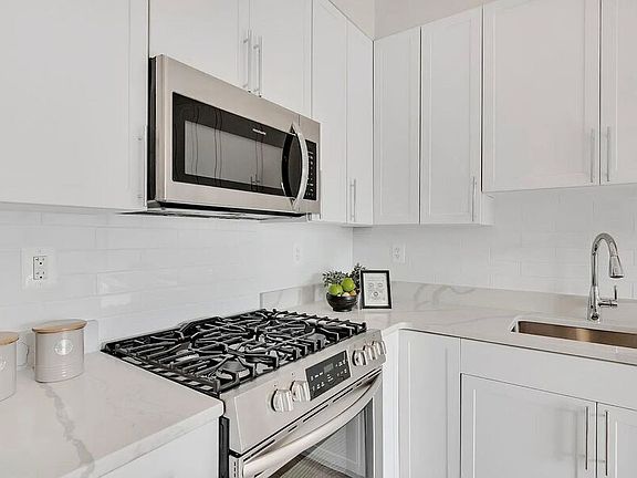 5th image of 1130 Penn St NE APT 5