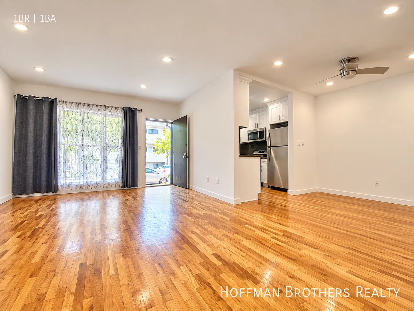 Recently Renovated Melrose Place 1 Bedroom Apartment with Modern Kitchen, Updated Appliances, Cov... — Photo 1