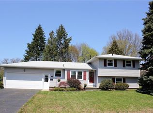 42 Queens Ln, Rochester, NY 14617