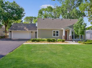 3215 Lindenwood Ln, Glenview, IL 60025