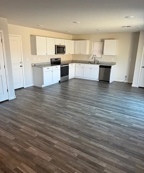 2413 Village Dr — Photo 5