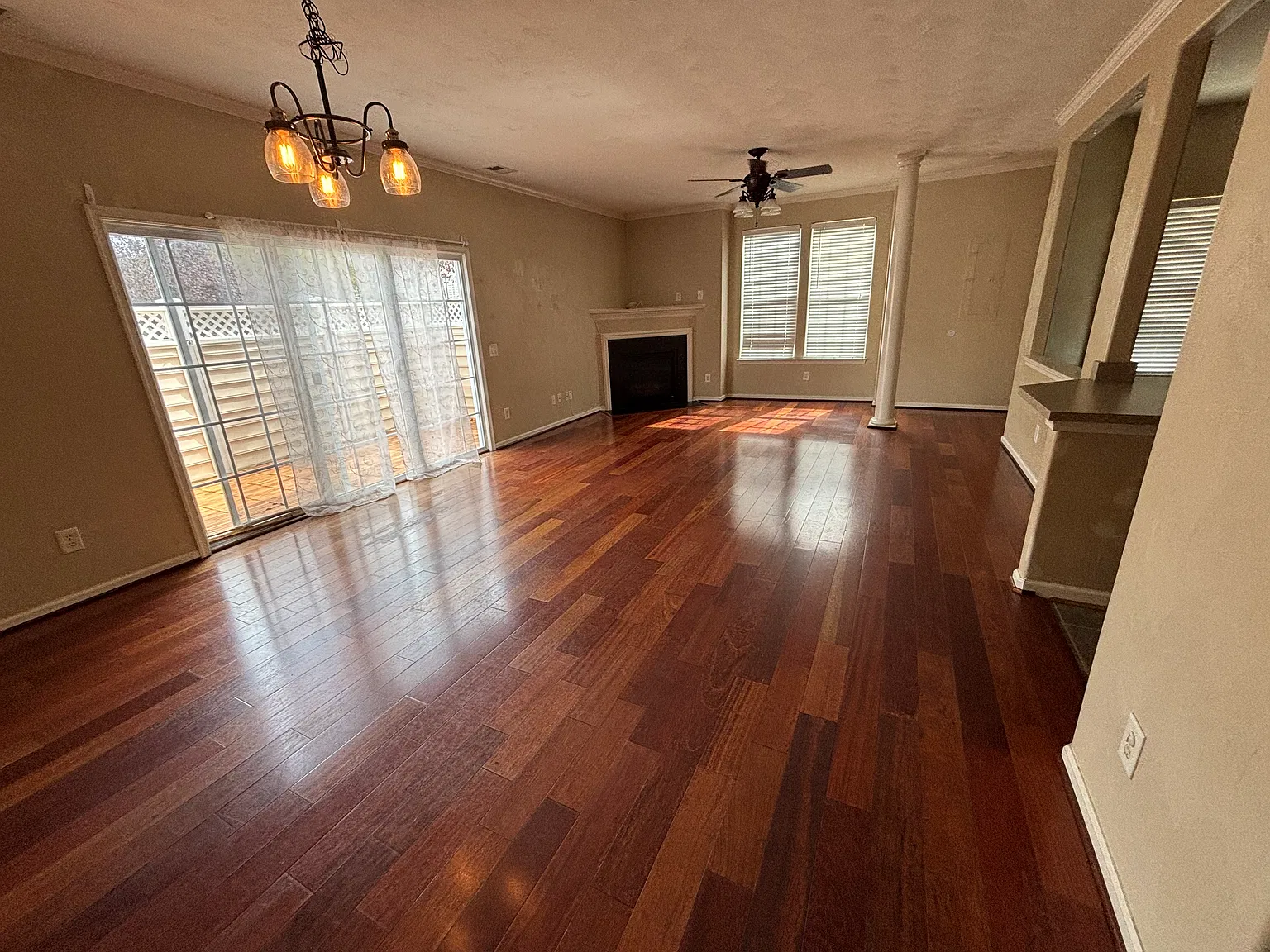 3 bed, 2.5 bath, 1793 sqft, $2,300 — Photo 3