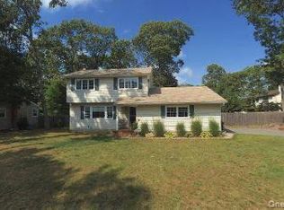 43 Vanderbilt Avenue, Saint James, NY 11780