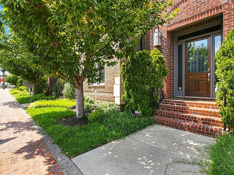 612 Monroe St — Photo 3