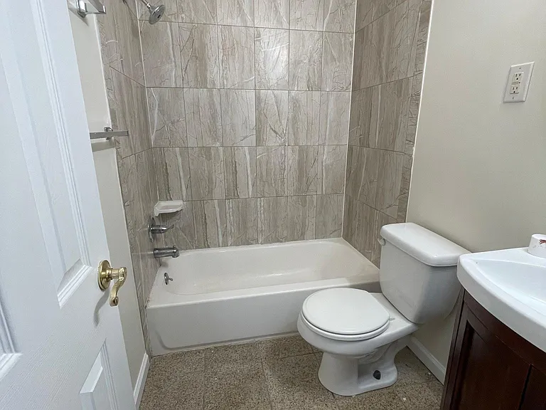 408 Independence Ave SE #204 — Photo 14