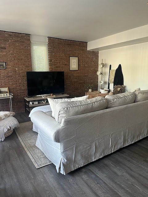 1st image of 2185 W Schantz Ave