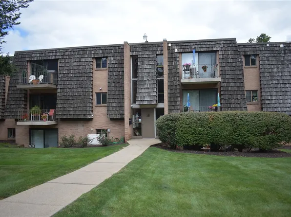 1513 Forest Green Dr, Coraopolis, PA 15108
