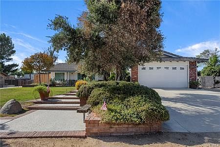 3rd image of 2376 Reservoir Dr