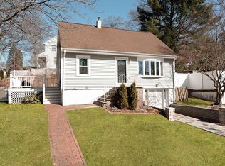 4 Mooney Rd, Burlington, MA 01803
