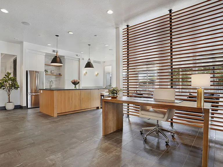 Leasing Desk