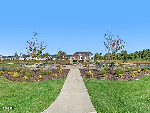 4th image of 9798 Waterstone Dr SE