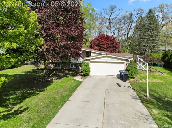 8130 Ravine Dr, Westland, MI 48185