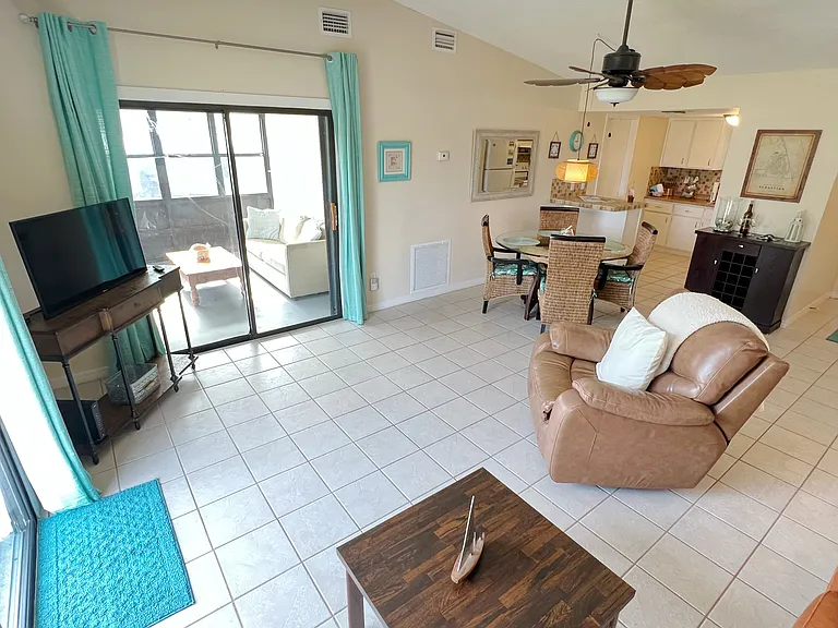 1062 Barber St — Photo 9