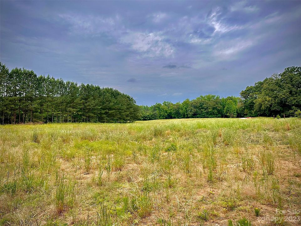 2nd image of 2715 Armenia Rd