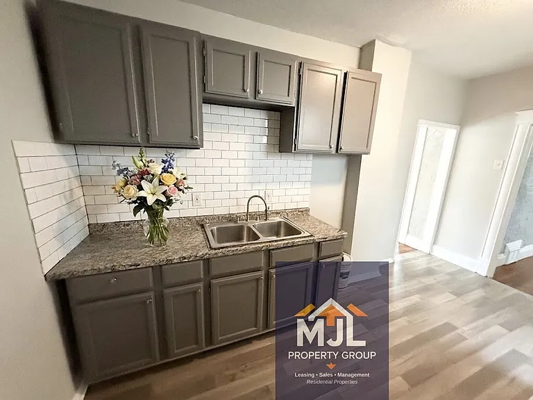 503 Monroe Ave — Photo 10