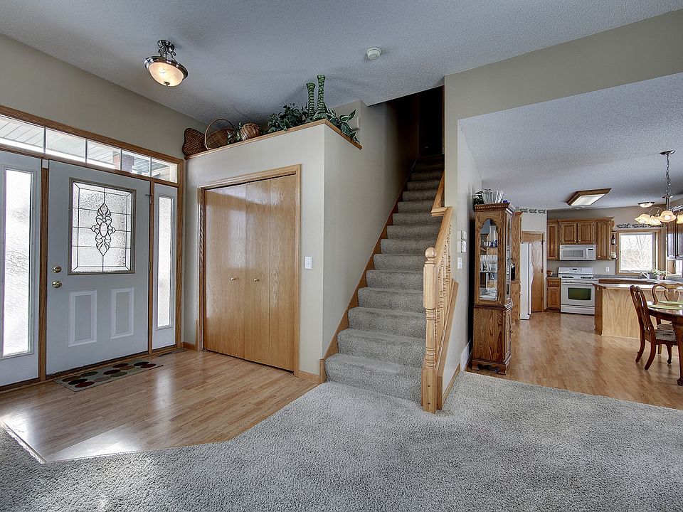 1st image of 16048 Urbank St NE