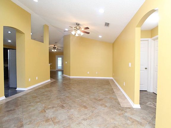 4th image of 639 Saleta St