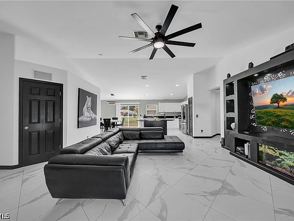4th image of 834 Sea Urchin Cir