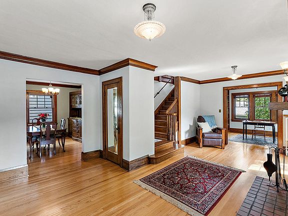 4th image of 420 Warwick St