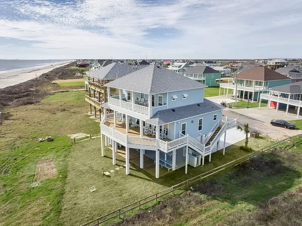 3120 James St, Crystal Beach, TX 77650