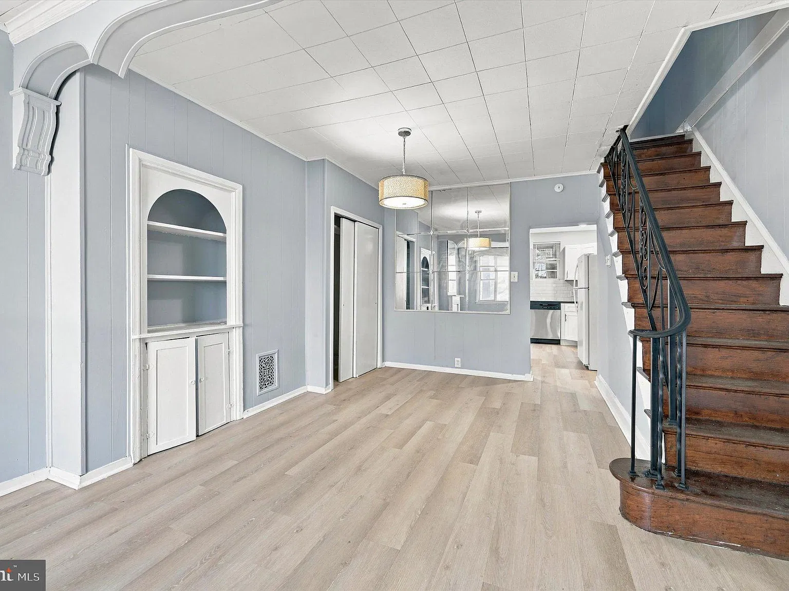 3 bed, 1.5 bath, 1068 sqft, $1,700 — Photo 4