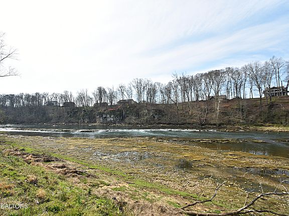 5th image of 747 Stone Rd