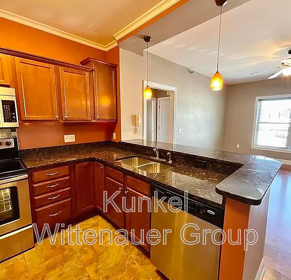 409 W Washington St #G — Photo 5