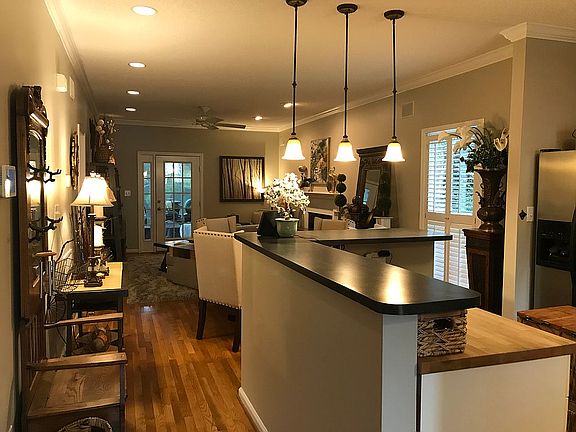 Entrance to Kitchen & LR