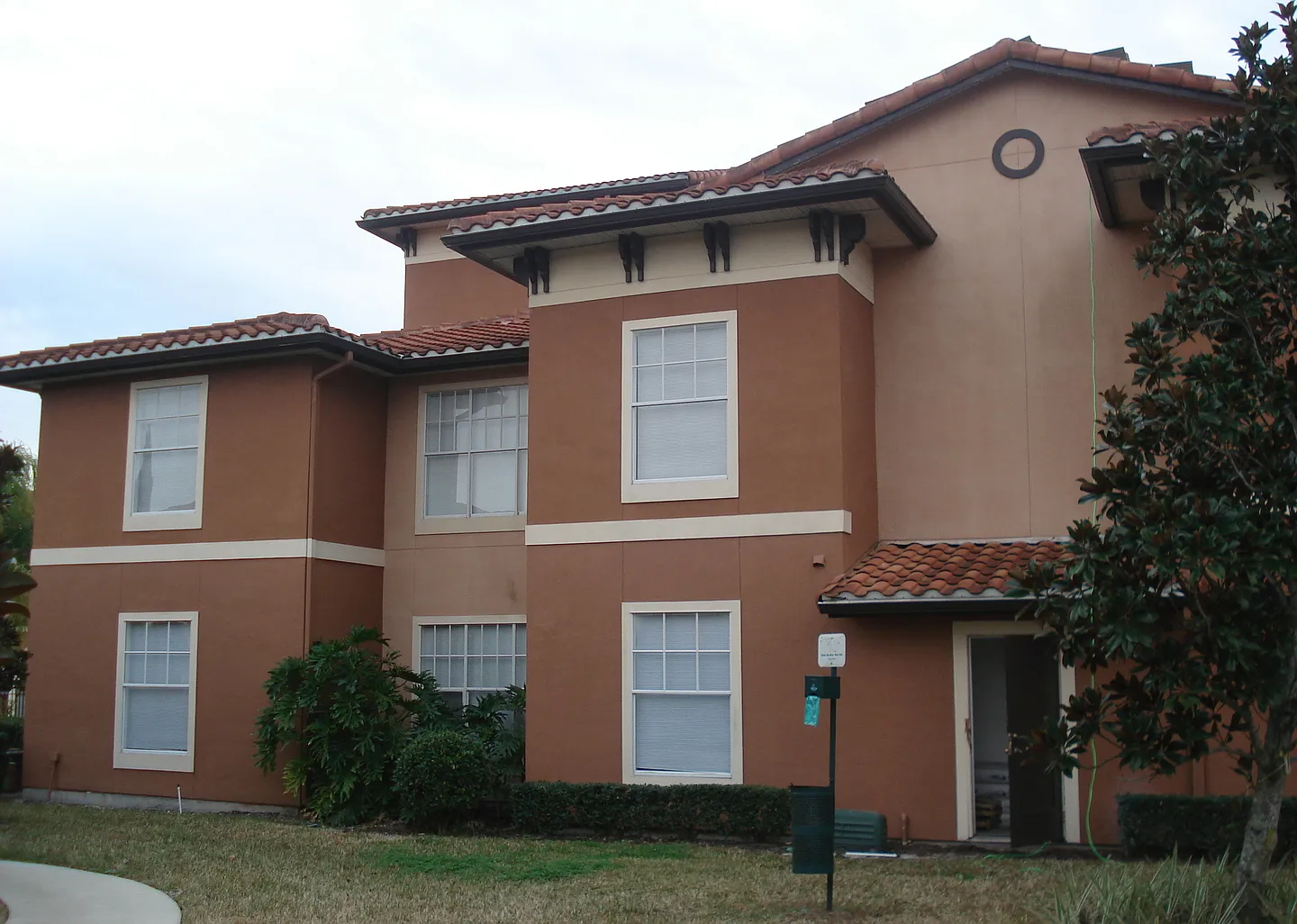 1 Bedroom, 1 Bathroom MetroWest Condo with In-Unit Laundry in Gated Palms Club! — Photo 2