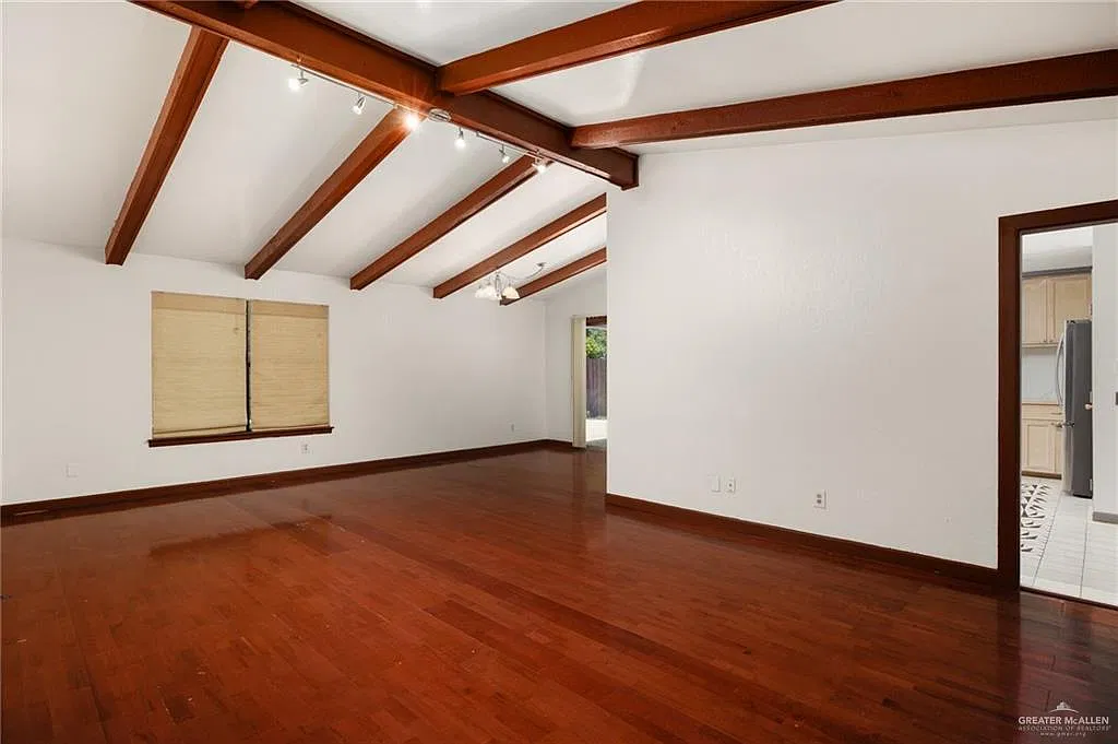 3 bed, 3.0 bath, 1618 sqft, $1,950 — Photo 3