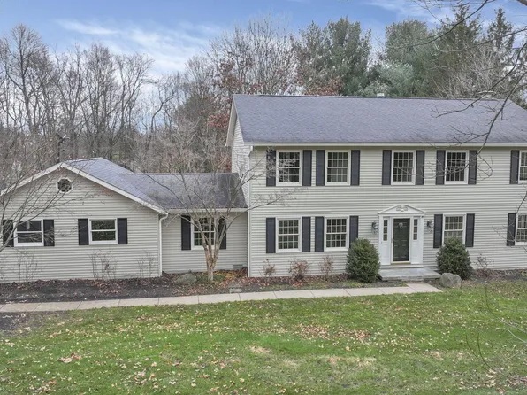 410 Fern Hill Dr, Granville, OH 43023