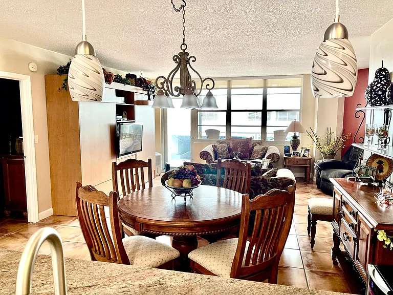 3725 S Ocean Dr — Photo 3