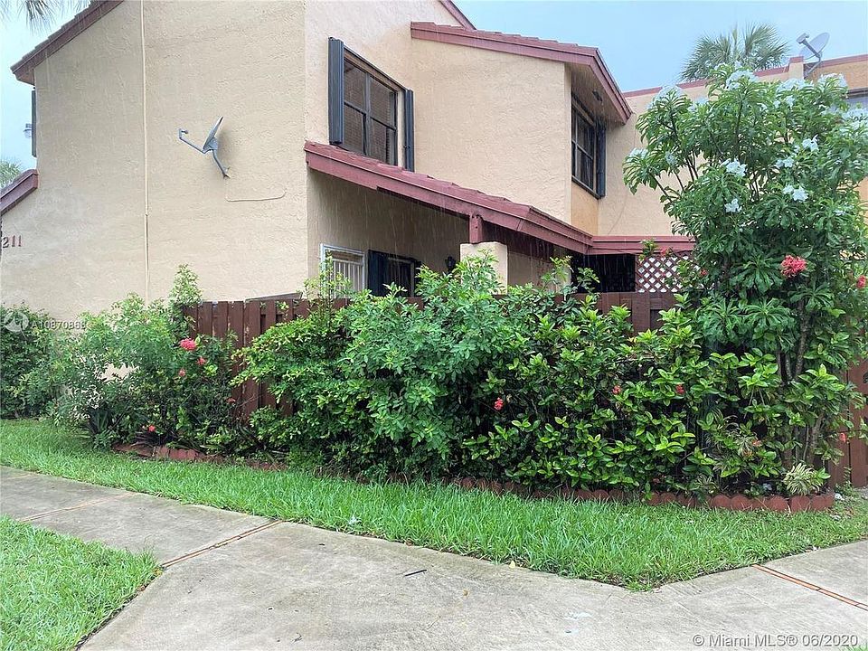 1st image of 211 W Park Dr #1-106