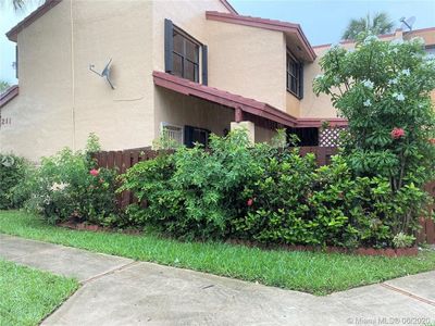211 W Park Dr #1-106, Miami, FL, 33172