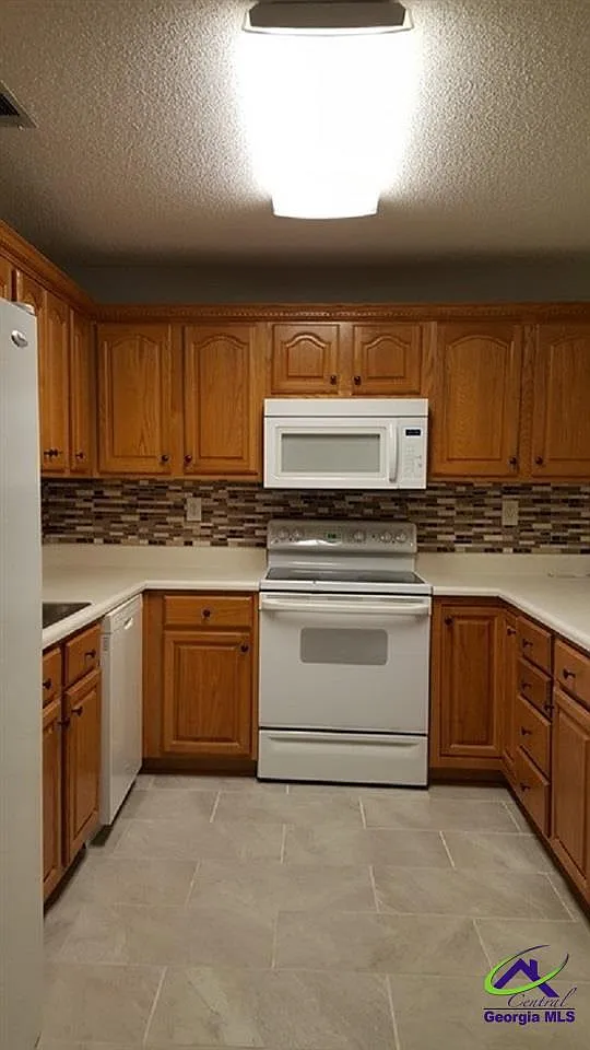 3 bed, 2.0 bath, 1331 sqft, $1,700 — Photo 4