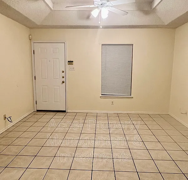 1201 W Carmen Ave #10 — Photo 2
