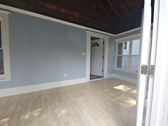 4th image of 1132 Portage Ave #1