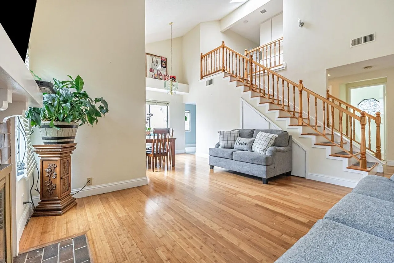3 bed, 2.5 bath, 1415 sqft, $3,700 — Photo 1