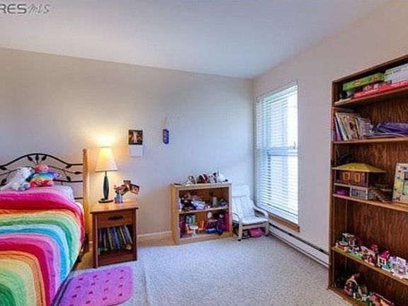 Note - the carpet has now been replaced by brand new wood-look floors. Will post new photos ASAP!