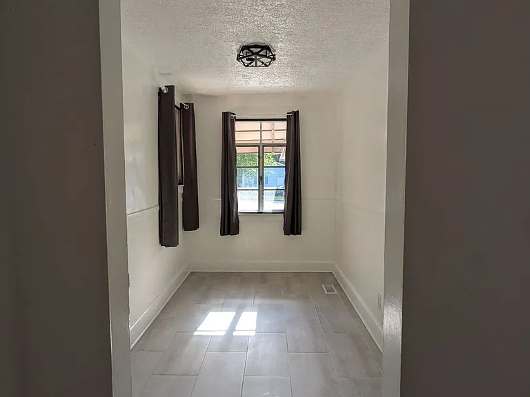 1504 Juniper St — Photo 10