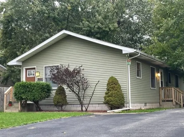 366-1 Pinewood Dr, Valparaiso, IN 46385