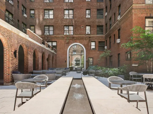 160 East 48th Street image 7 of 20