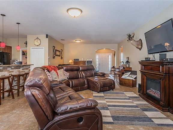 4th image of 2706 Holly Bluff Ct