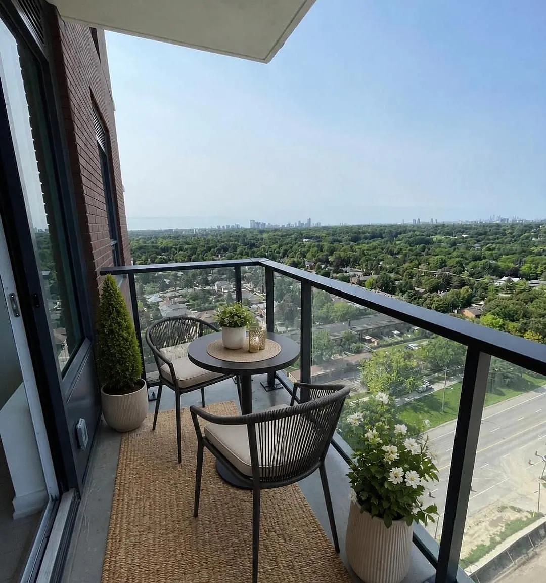 Notting Hill Condos — Photo 2