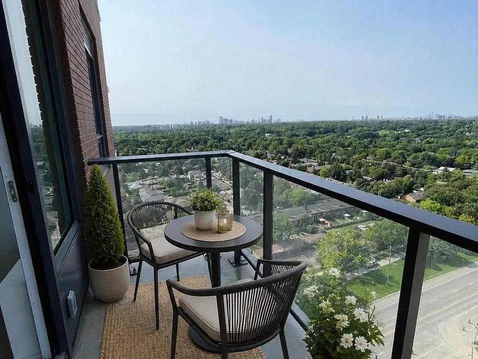 4010 Eglinton Ave W #1911